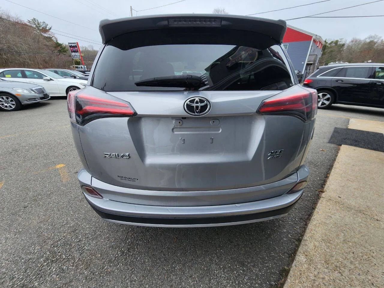 Used 2018 Toyota RAV4 XLE image 6