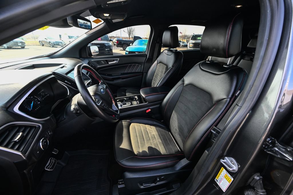 Used 2020 Ford Edge ST-Line w/ Cold Weather Package image 20