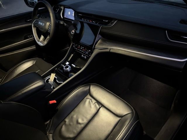 Certified 2025 Jeep Grand Cherokee Limited w/ Luxury Tech Group II image 32