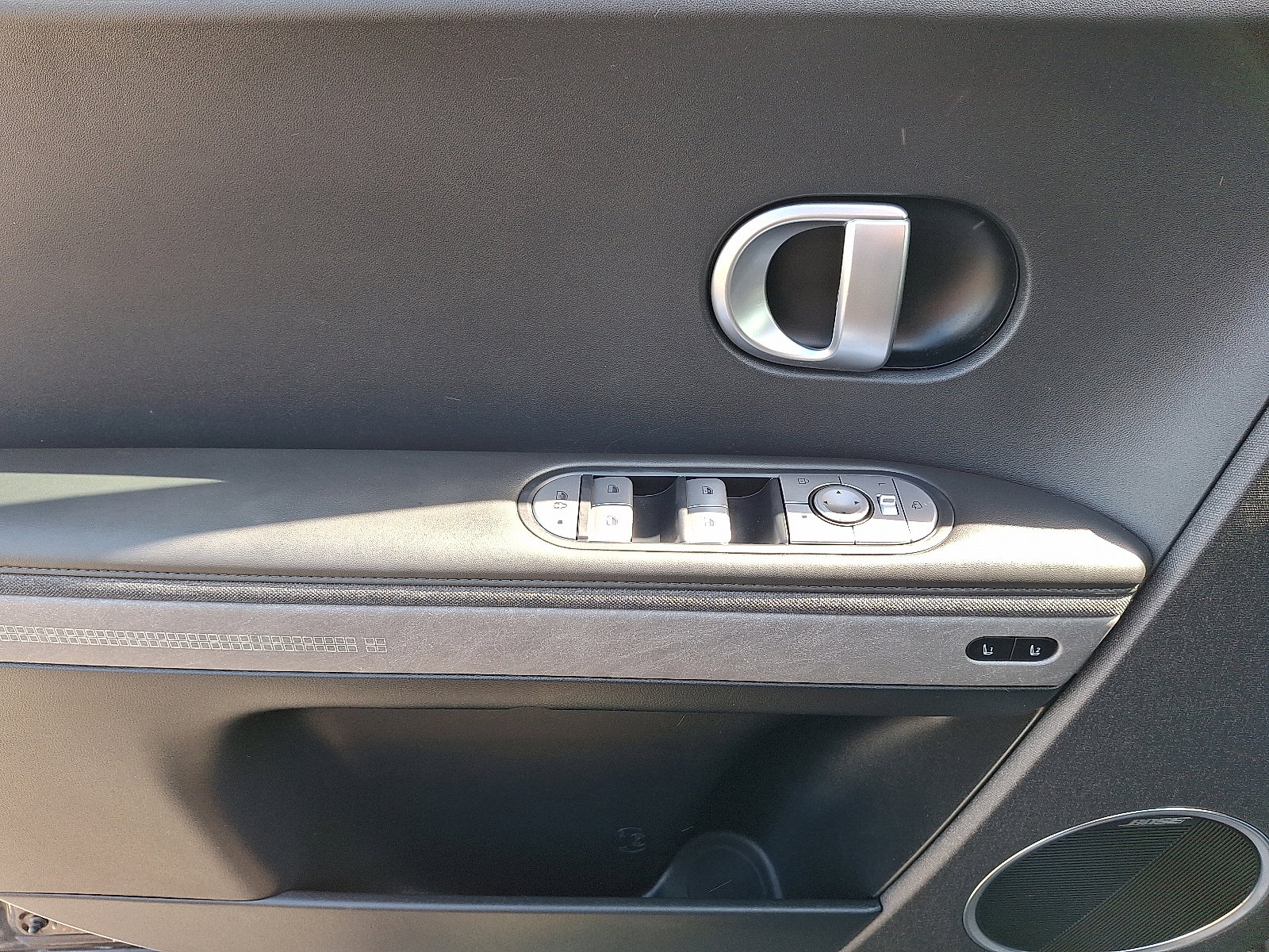 Used 2024 Hyundai Ioniq 5 Limited image 12