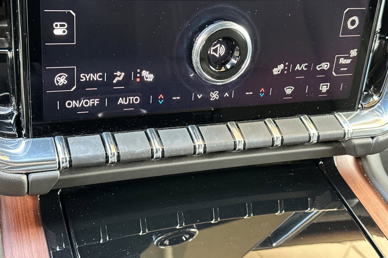 Certified 2025 GMC Yukon Denali image 23