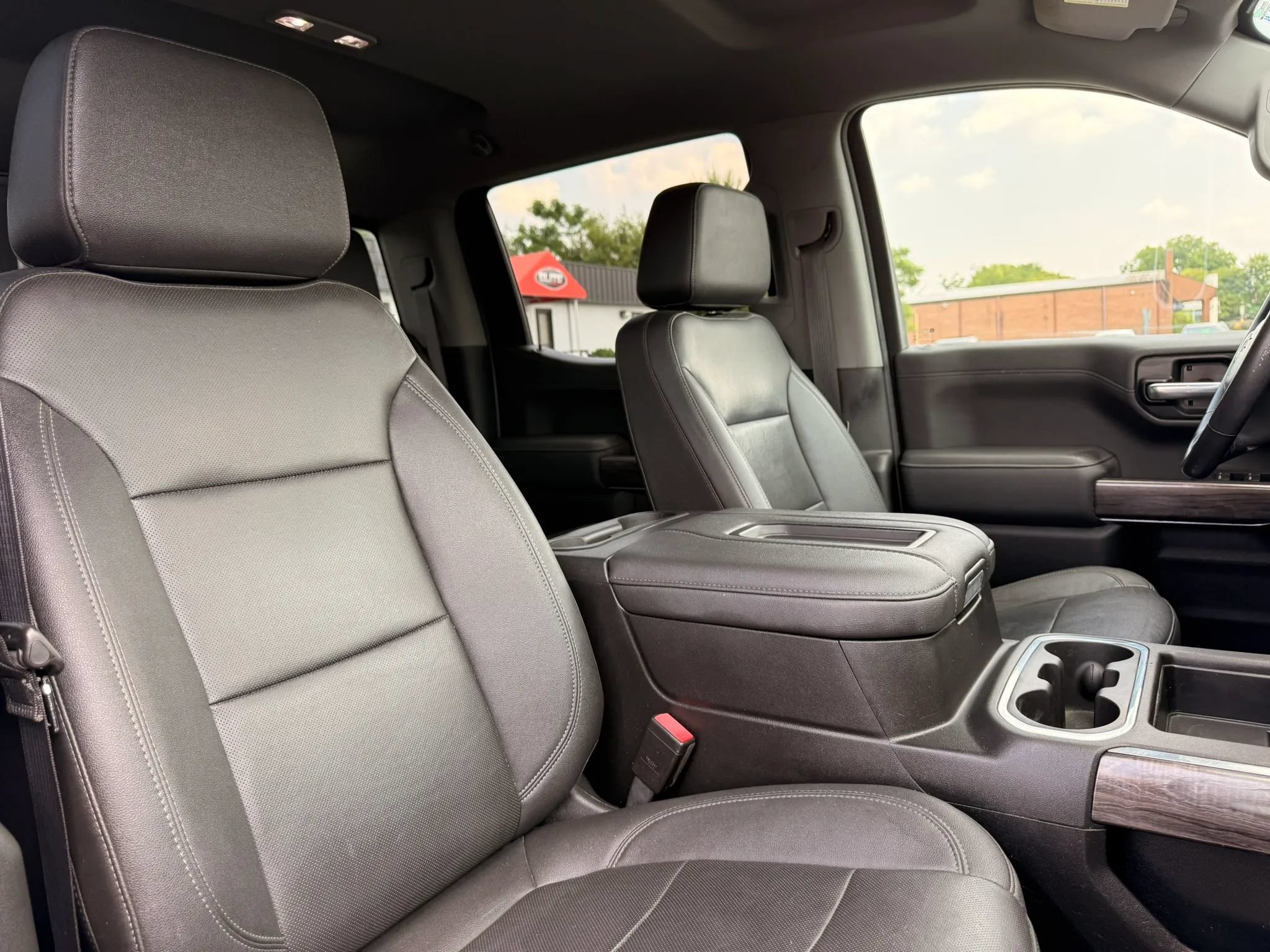 Used 2021 Chevrolet Silverado 1500 LTZ AWD/4WD image 32