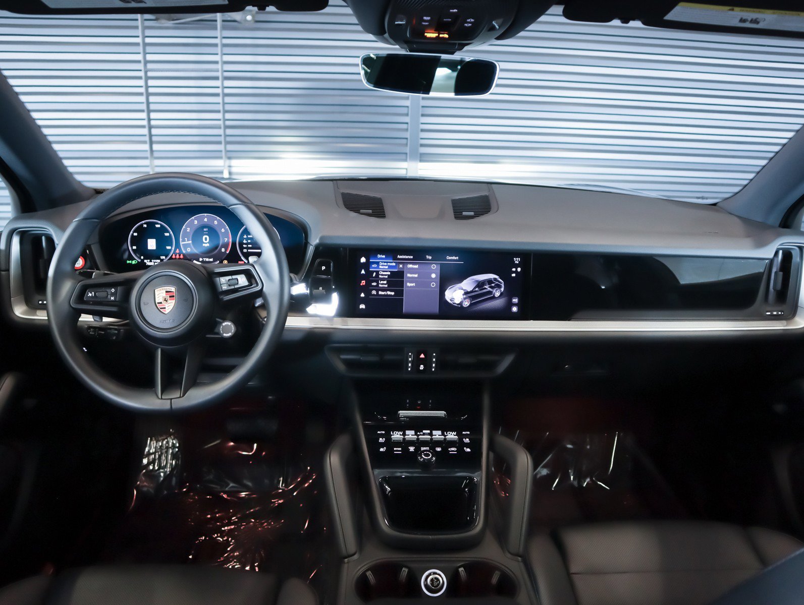 Certified 2025 Porsche Cayenne AWD/4WD image 12