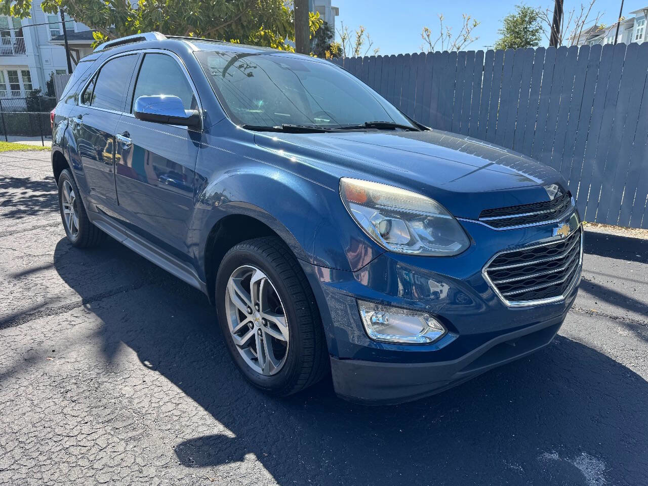 Used 2017 Chevrolet Equinox Premier w/ Enhanced Convenience Package FWD image 1