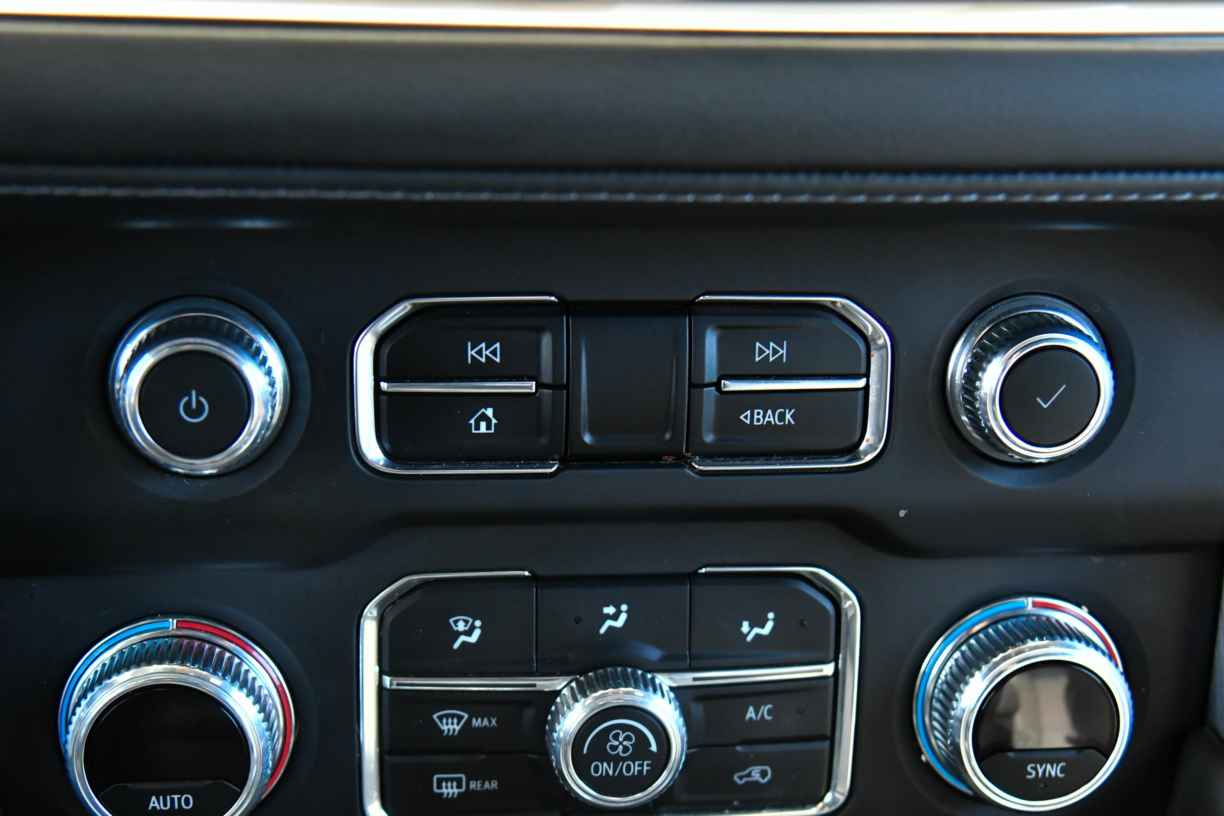 Used 2023 GMC Yukon XL SLE RWD image 26
