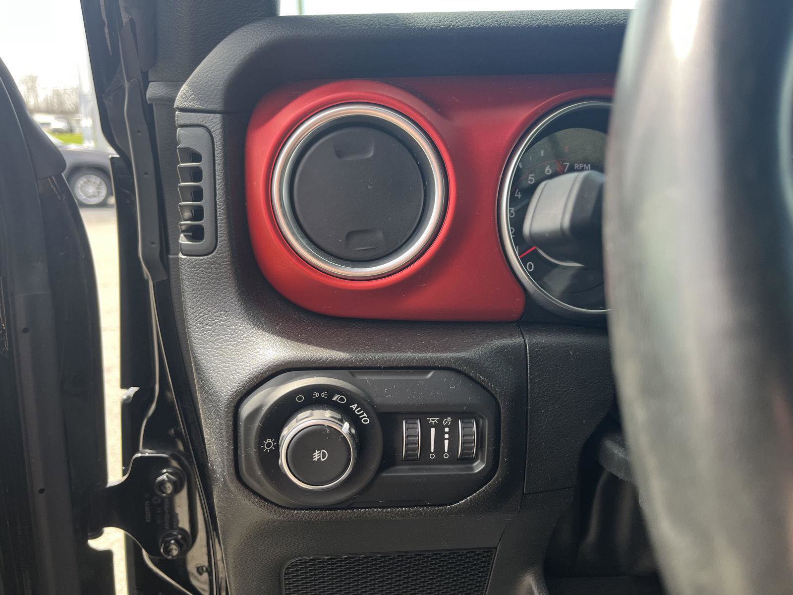 Used 2022 Jeep Wrangler Unlimited Rubicon w/ Cold Weather Group image 16