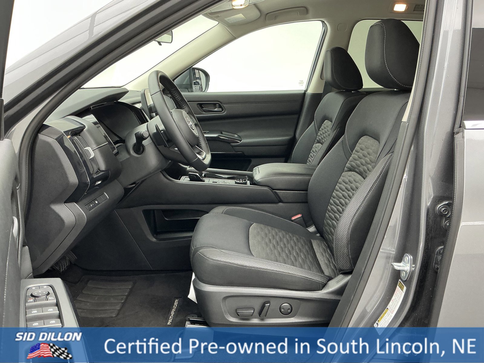 Used 2023 Nissan Pathfinder SV image 17