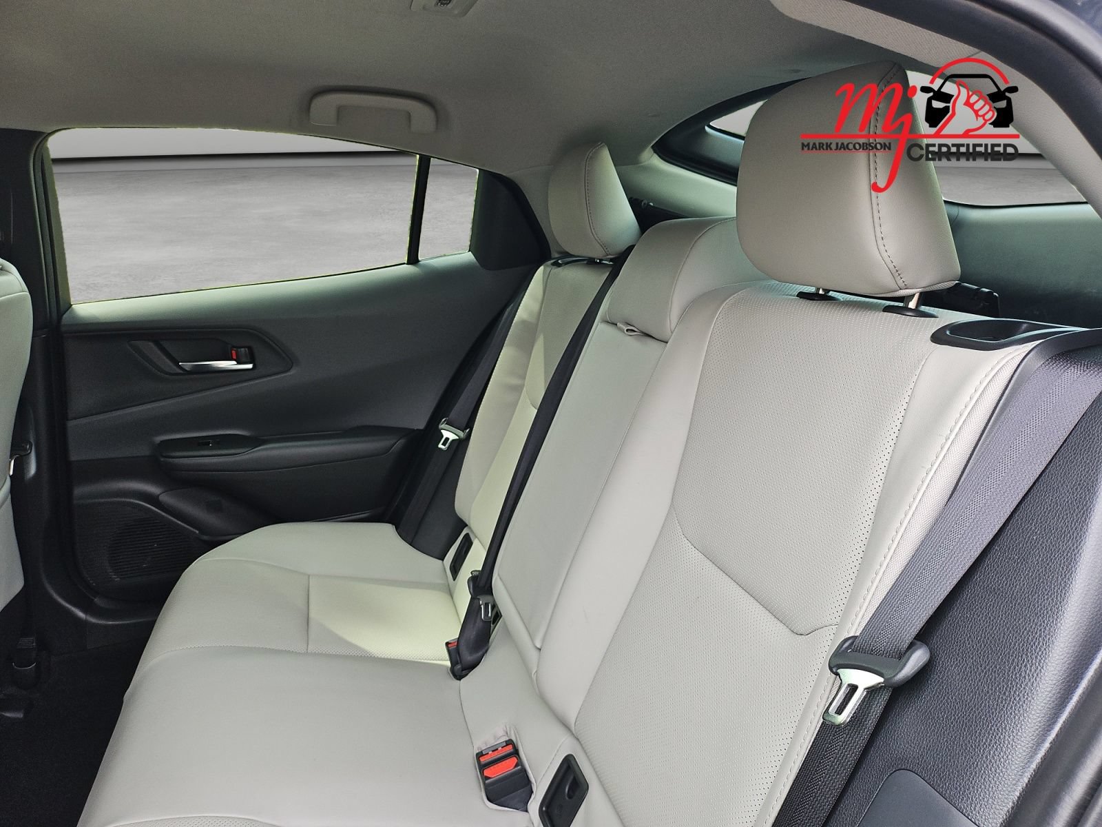 Used 2024 Toyota Prius XLE FWD image 42