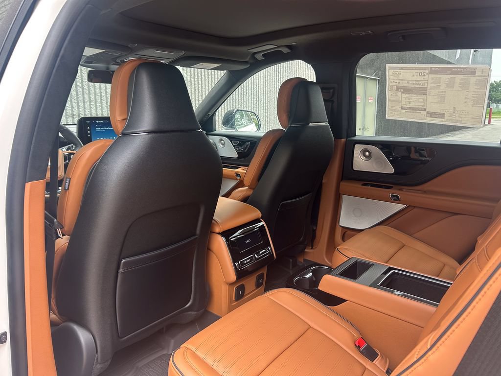 New 2026 Lincoln Aviator Black Label w/ Dynamic Handling Package AWD/4WD image 13