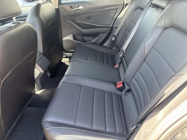 Used 2022 Volkswagen Jetta SE image 9
