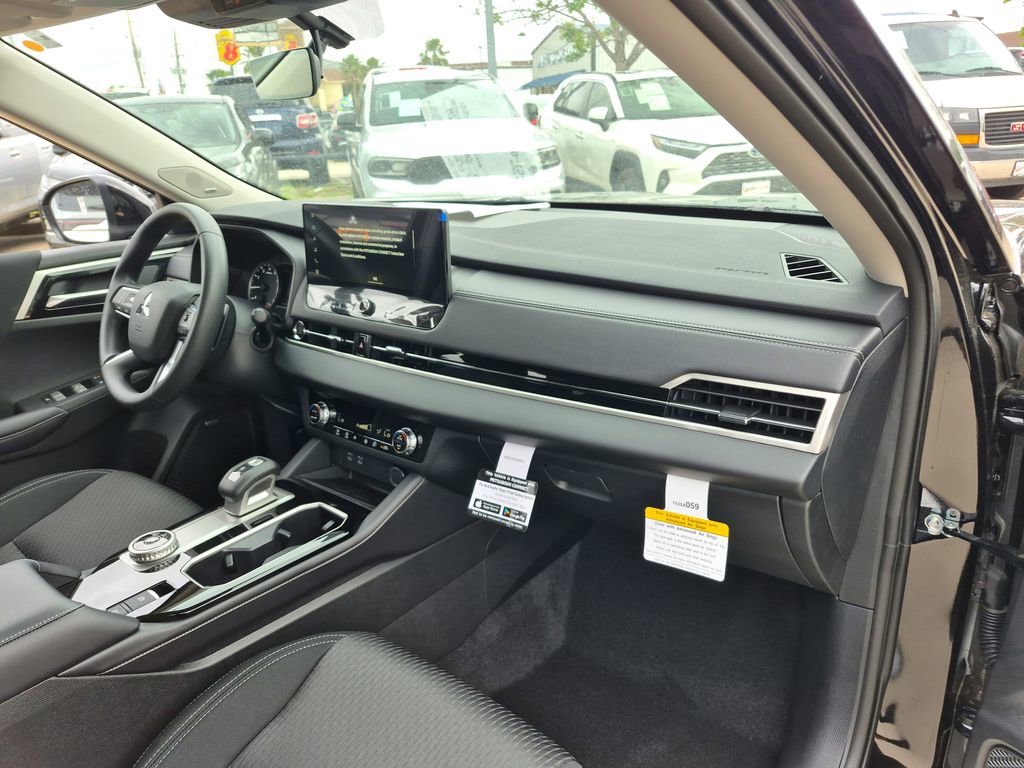 New 2026 Mitsubishi Outlander ES image 22