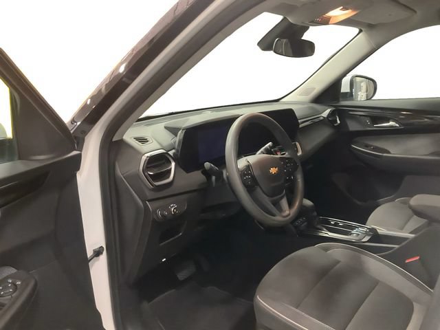 Used 2025 Chevrolet TrailBlazer LT AWD/4WD image 9