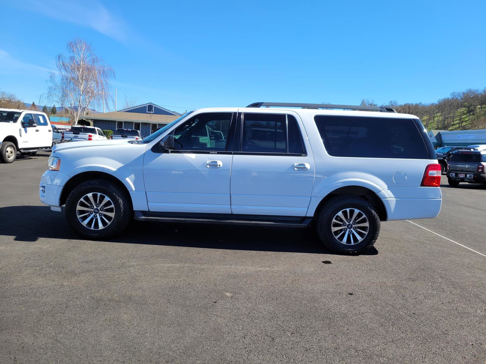 Used 2017 Ford Expedition EL XLT image 8