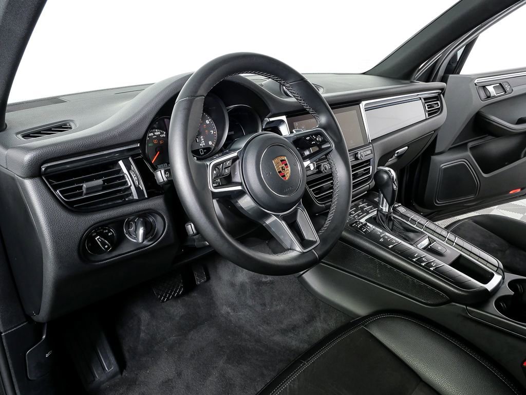 Certified 2020 Porsche Macan image 4