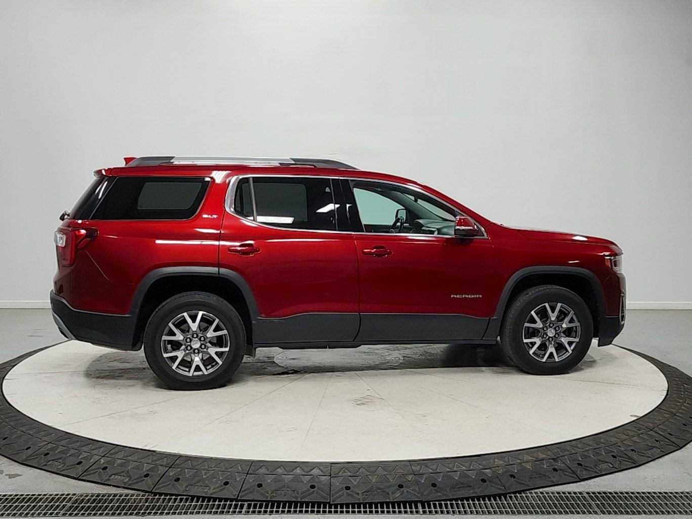 Used 2023 GMC Acadia SLT FWD image 8