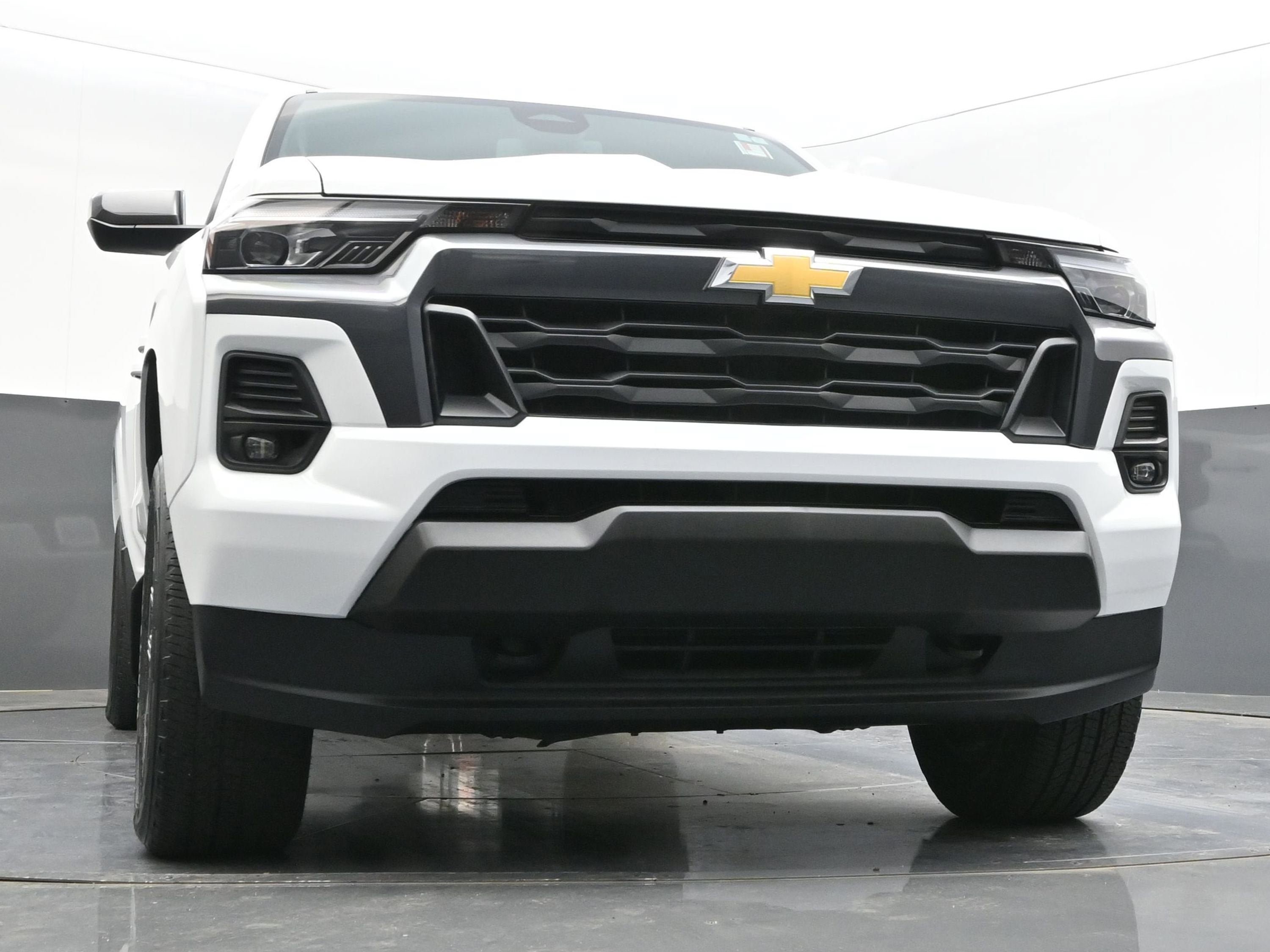 Used 2023 Chevrolet Colorado LT w/ LT Convenience Package III AWD/4WD image 38
