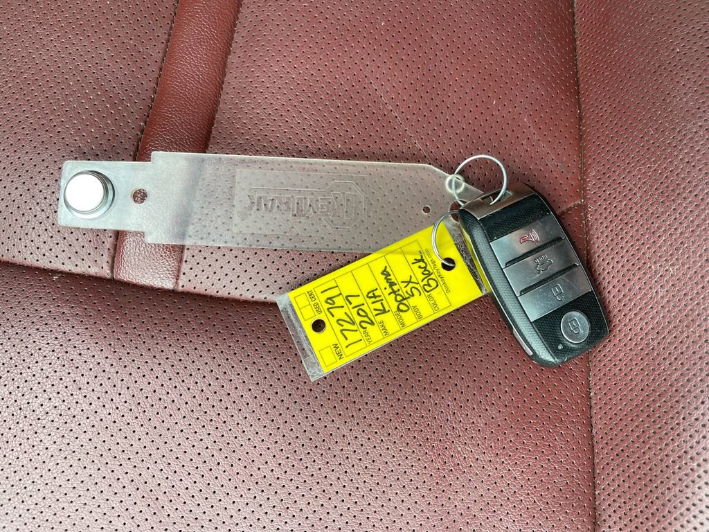 Used 2017 Kia Optima SX w/ Launch Edition Package image 28