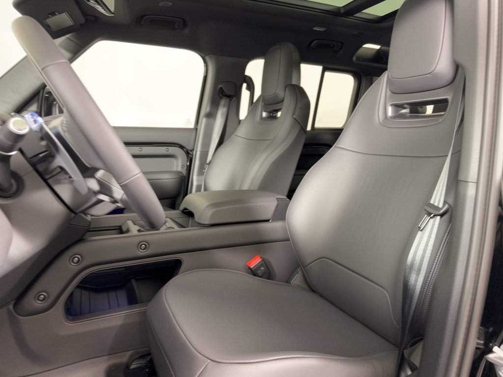 New 2026 Land Rover Defender 110 OCTA AWD/4WD image 5