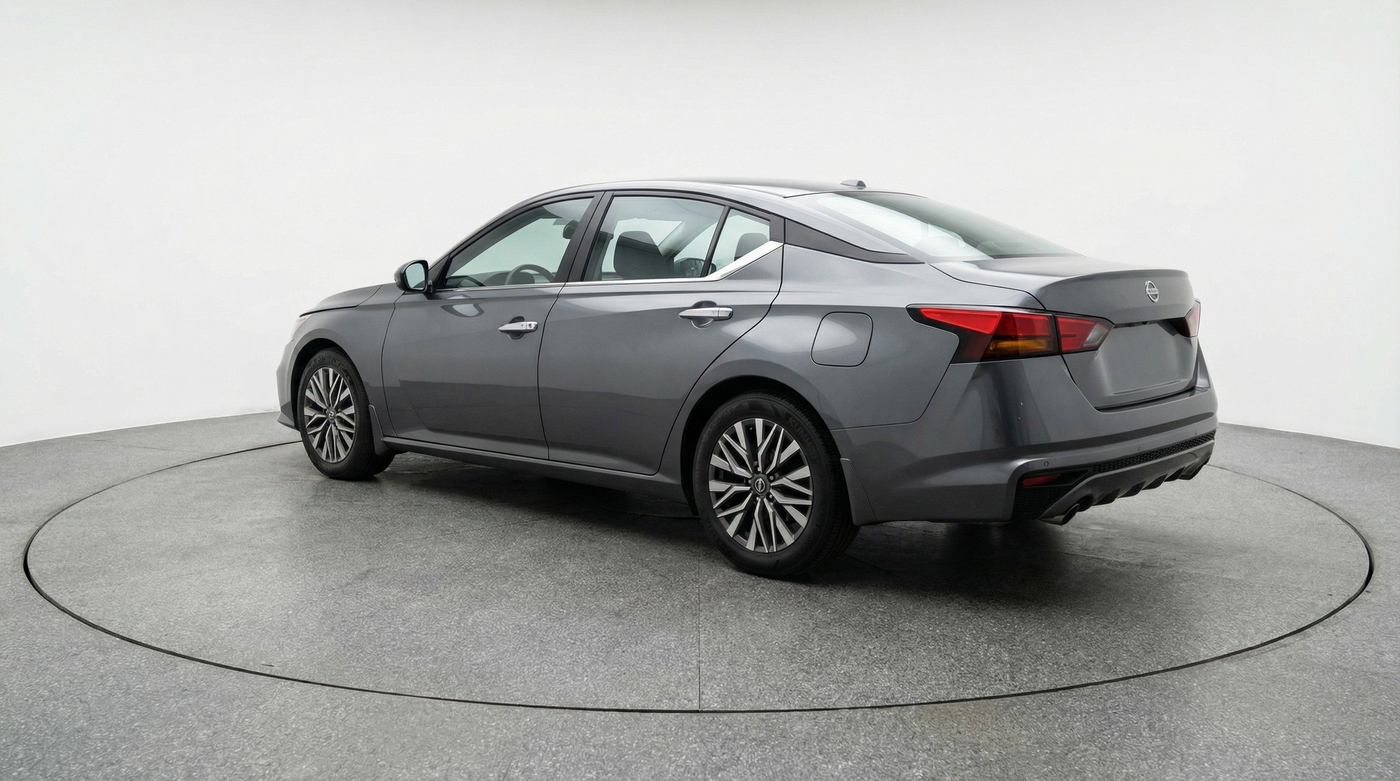 Used 2025 Nissan Altima 2.5 SV image 6