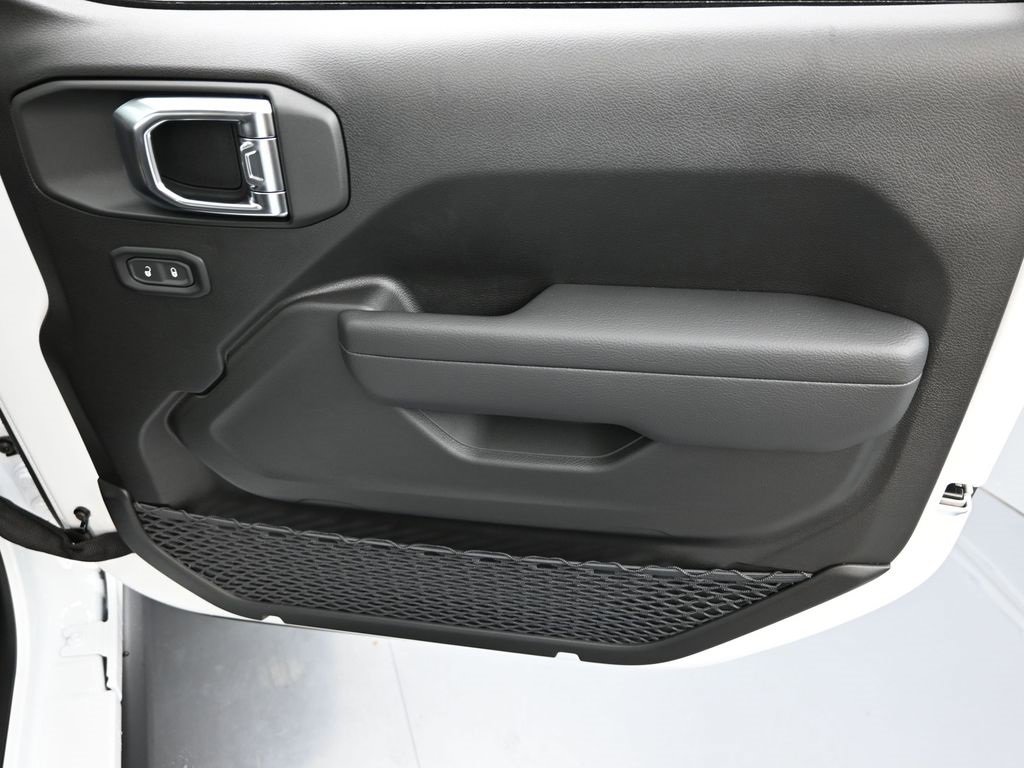 New 2025 Jeep Wrangler Unlimited Rubicon w/ Technology Group image 18