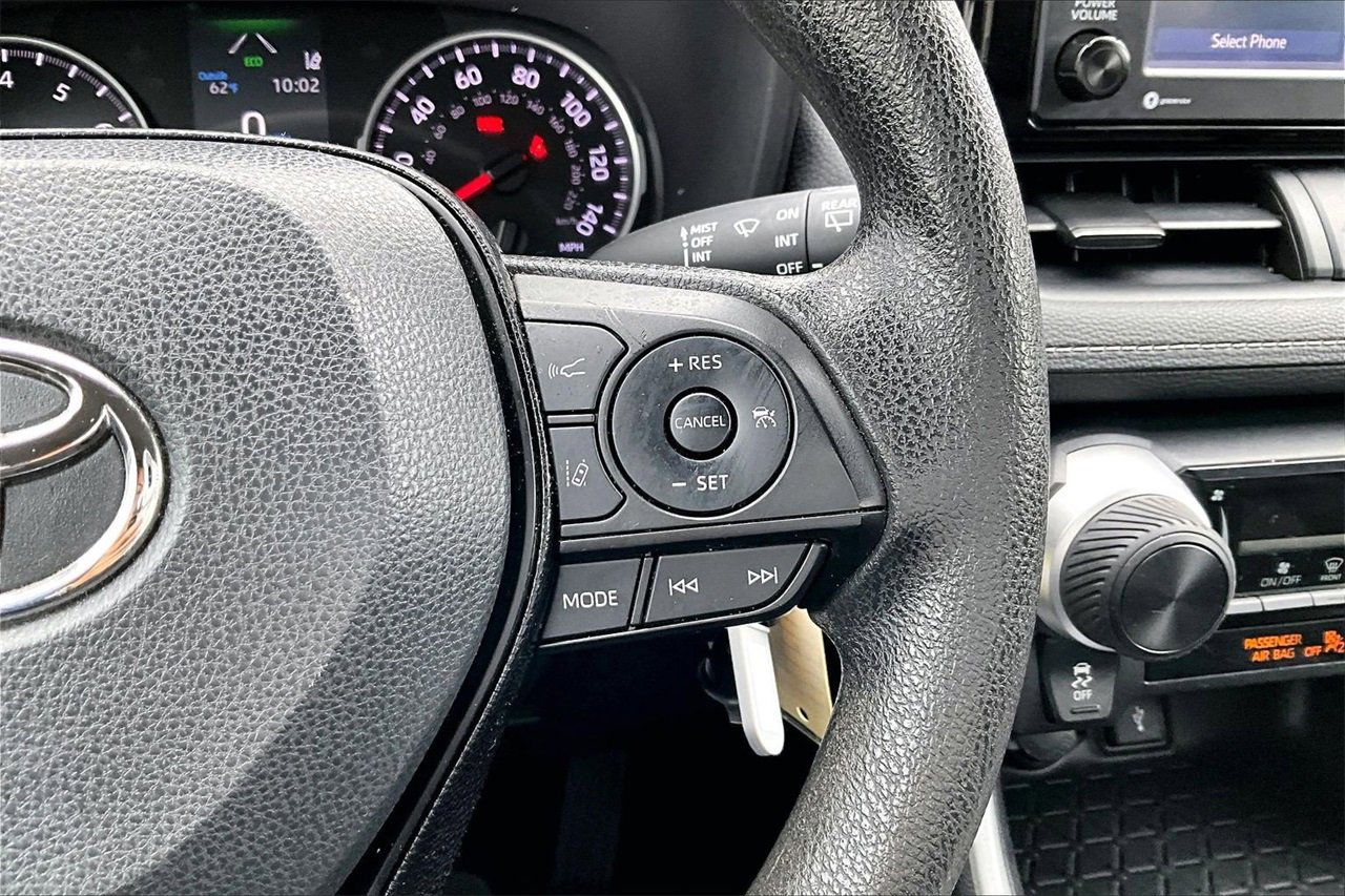 Used 2021 Toyota RAV4 LE image 25