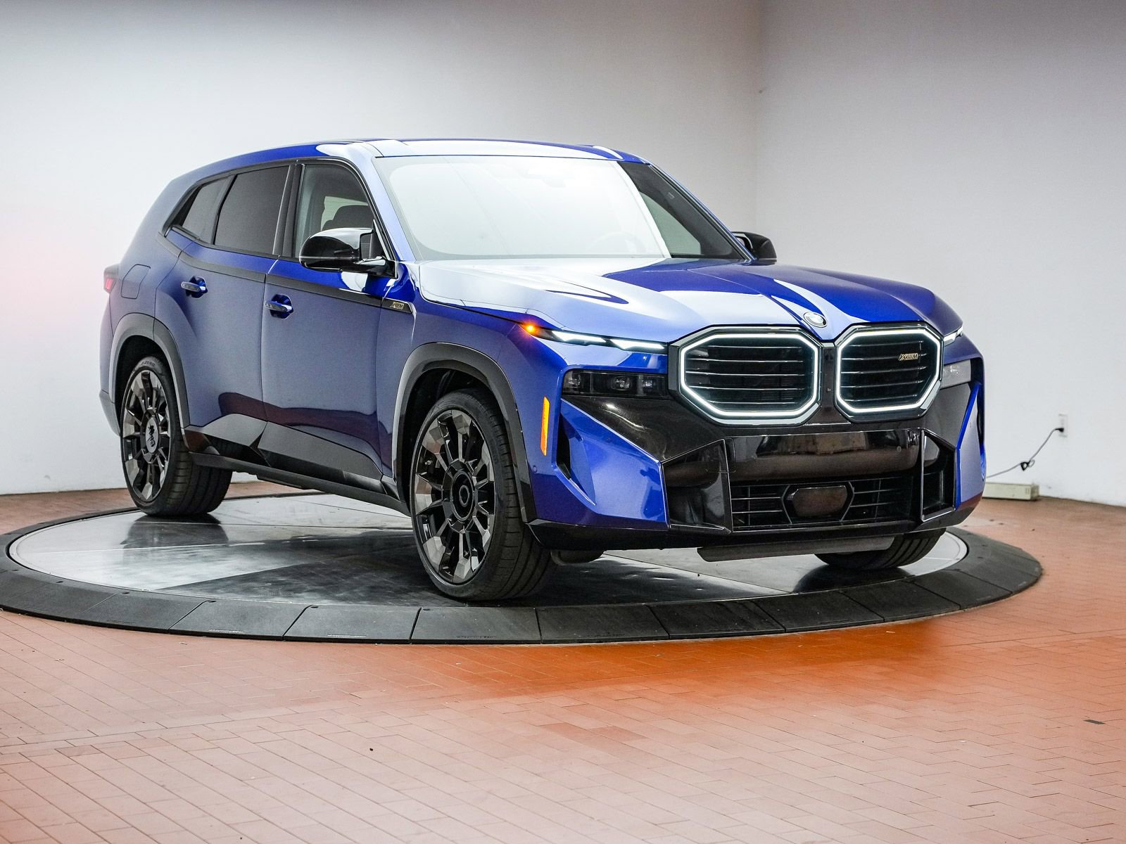 Used 2023 BMW XM AWD/4WD image 3