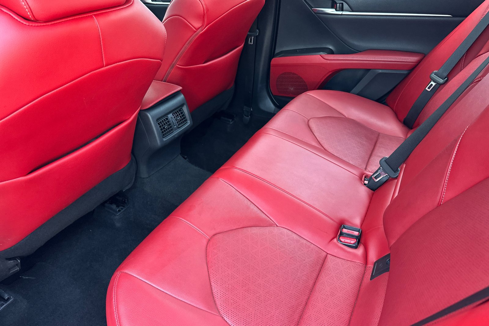 Used 2022 Toyota Camry XSE FWD image 12