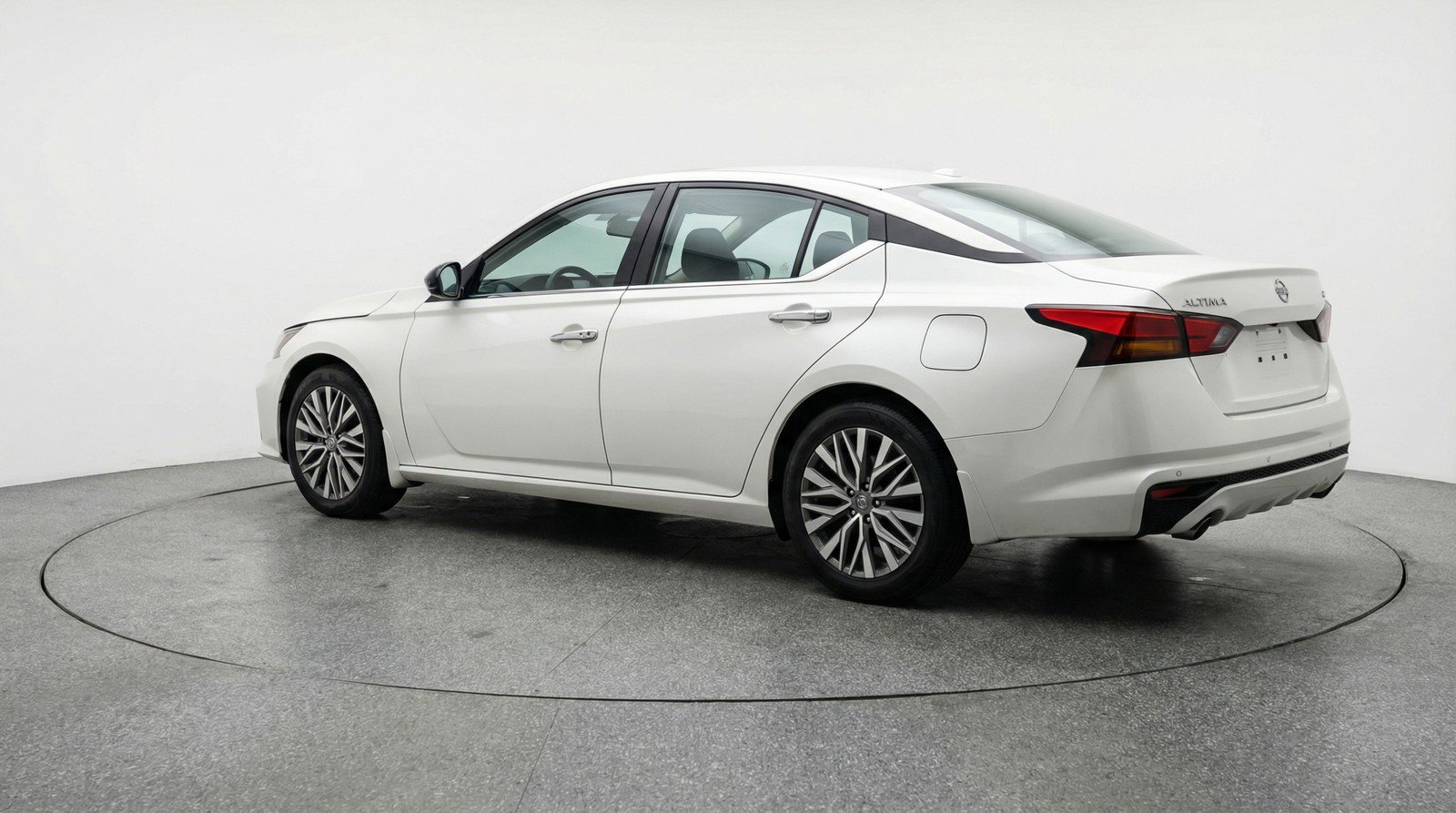 Used 2025 Nissan Altima 2.5 SV FWD image 6