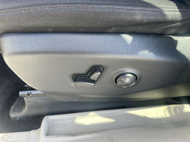 Used 2022 Chrysler Voyager LX FWD image 14