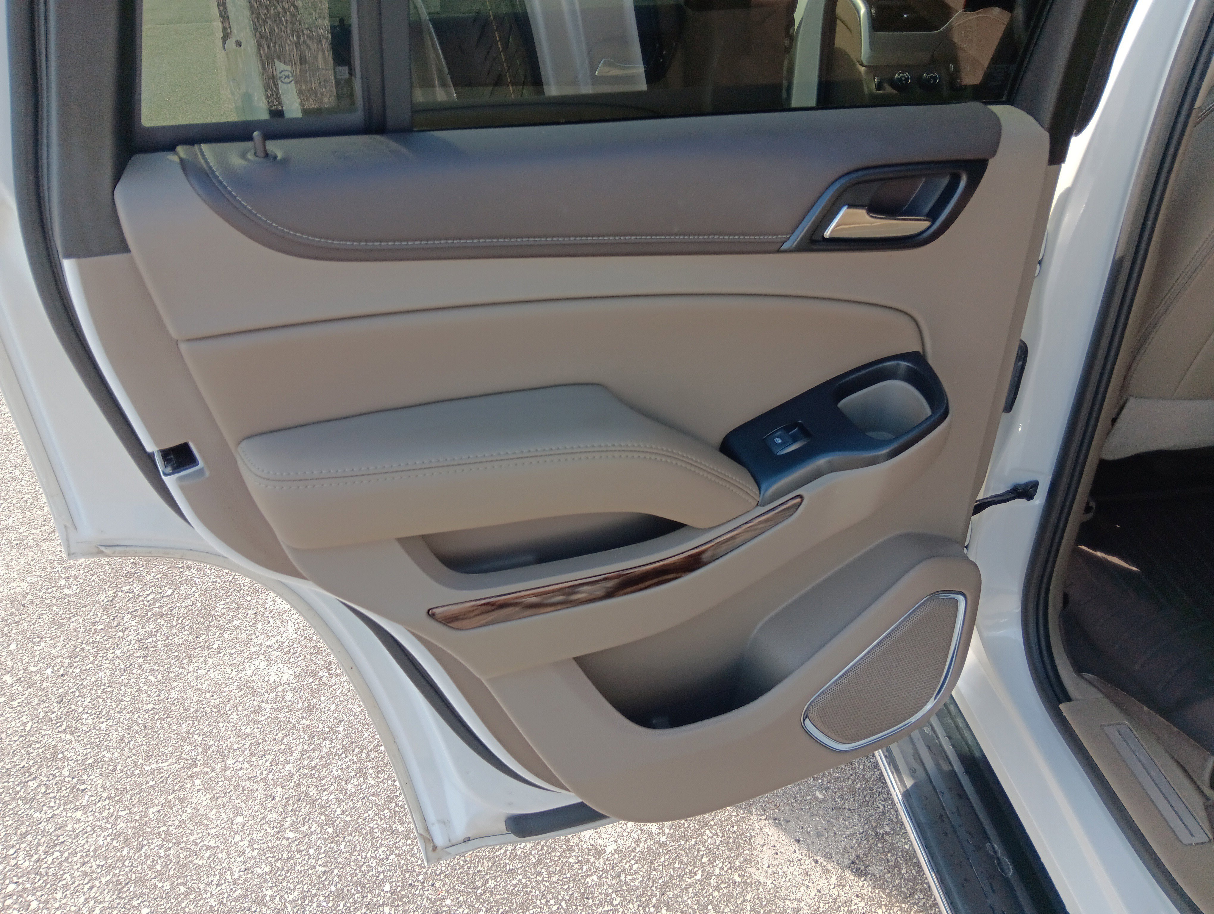 Used 2017 GMC Yukon SLT w/ Open Road Package image 12