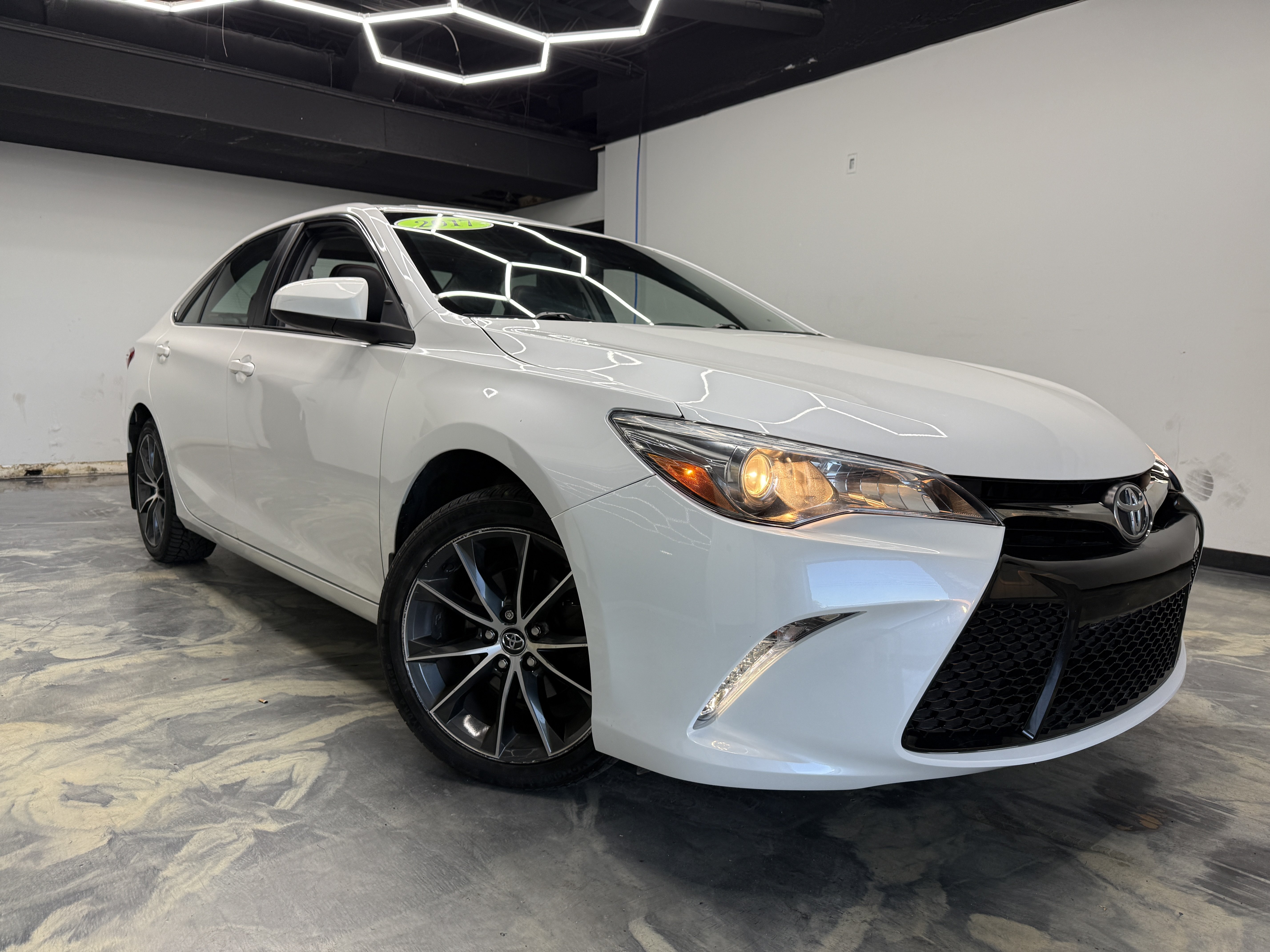 Used 2017 Toyota Camry XSE FWD image 6