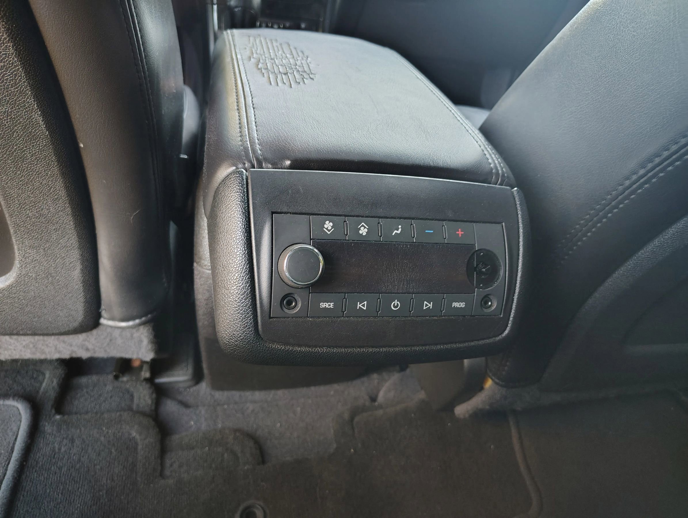 Used 2012 GMC Acadia Denali image 14