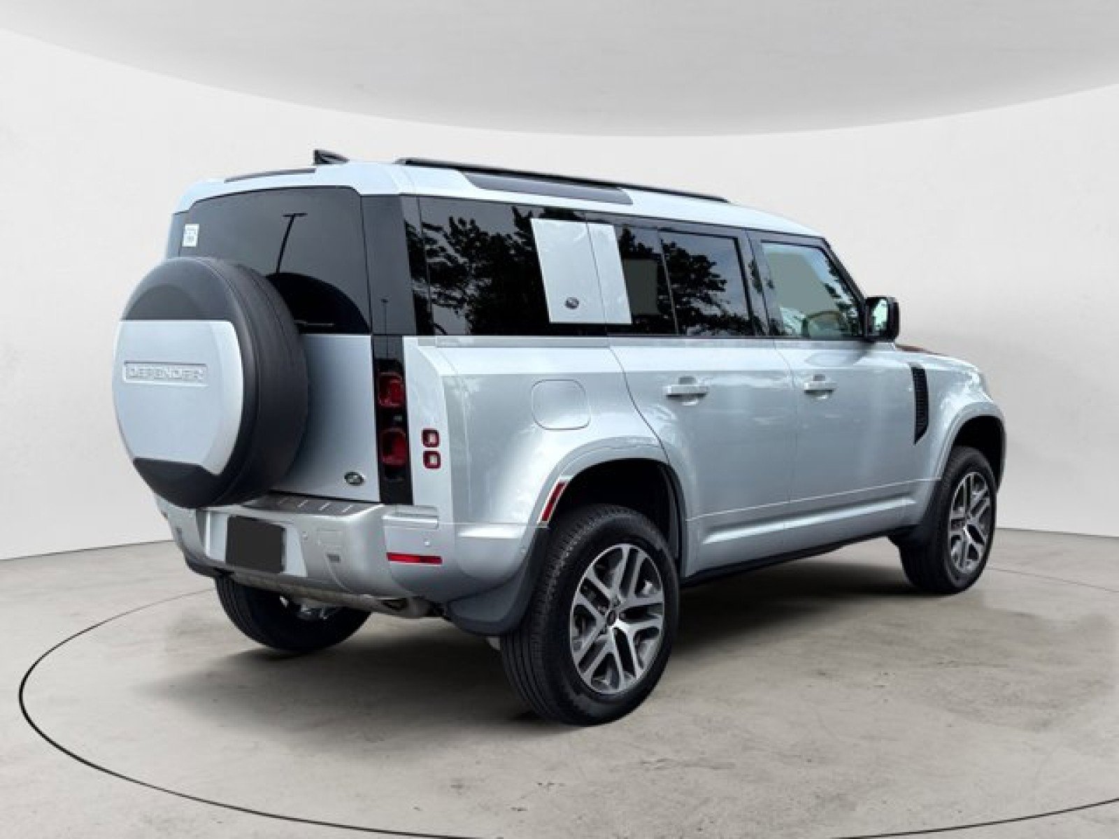 Certified 2022 Land Rover Defender 110 XS Edition image 4