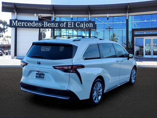 Used 2021 Toyota Sienna Platinum FWD image 3