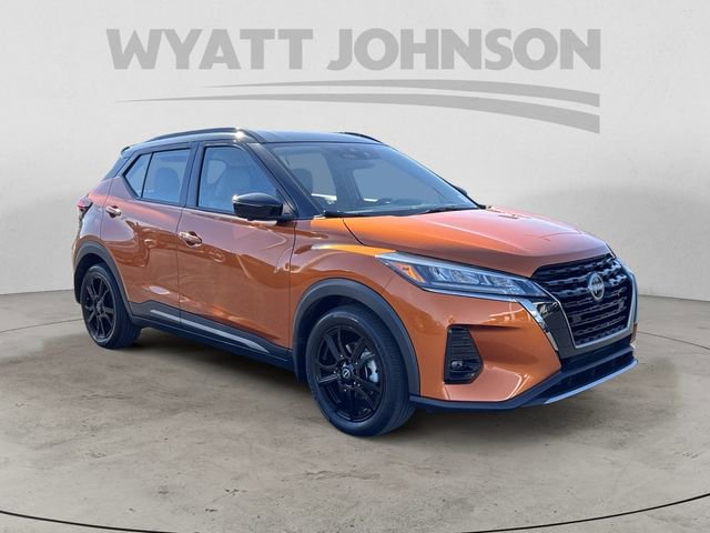 Used 2023 Nissan Kicks SR w/ SR Premium Package FWD image 7