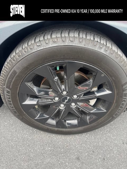 Certified 2023 Kia Carnival SX FWD image 11