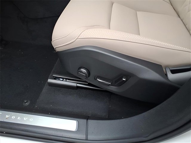 New 2026 Volvo XC90 B6 Plus w/ Protection Package Premier image 11