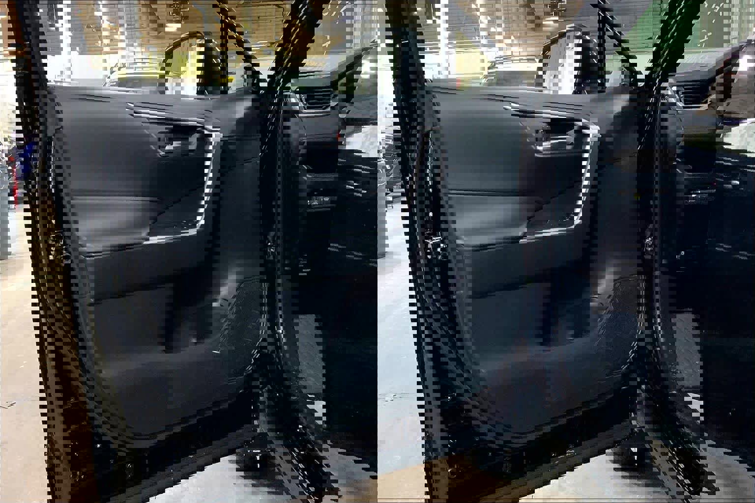 New 2025 Toyota RAV4 SE image 10