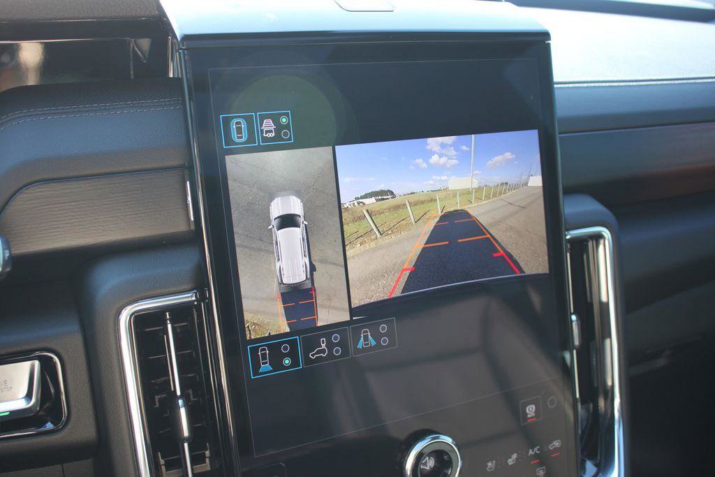 New 2026 GMC Yukon Denali w/ Sun & Power Step Package image 17