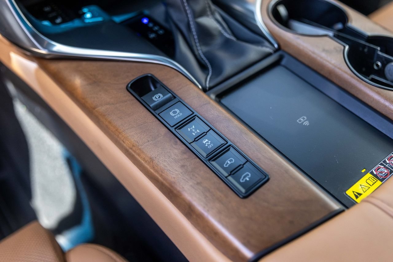Used 2024 Lexus LX 600 4WD w/ Luxury Package image 31
