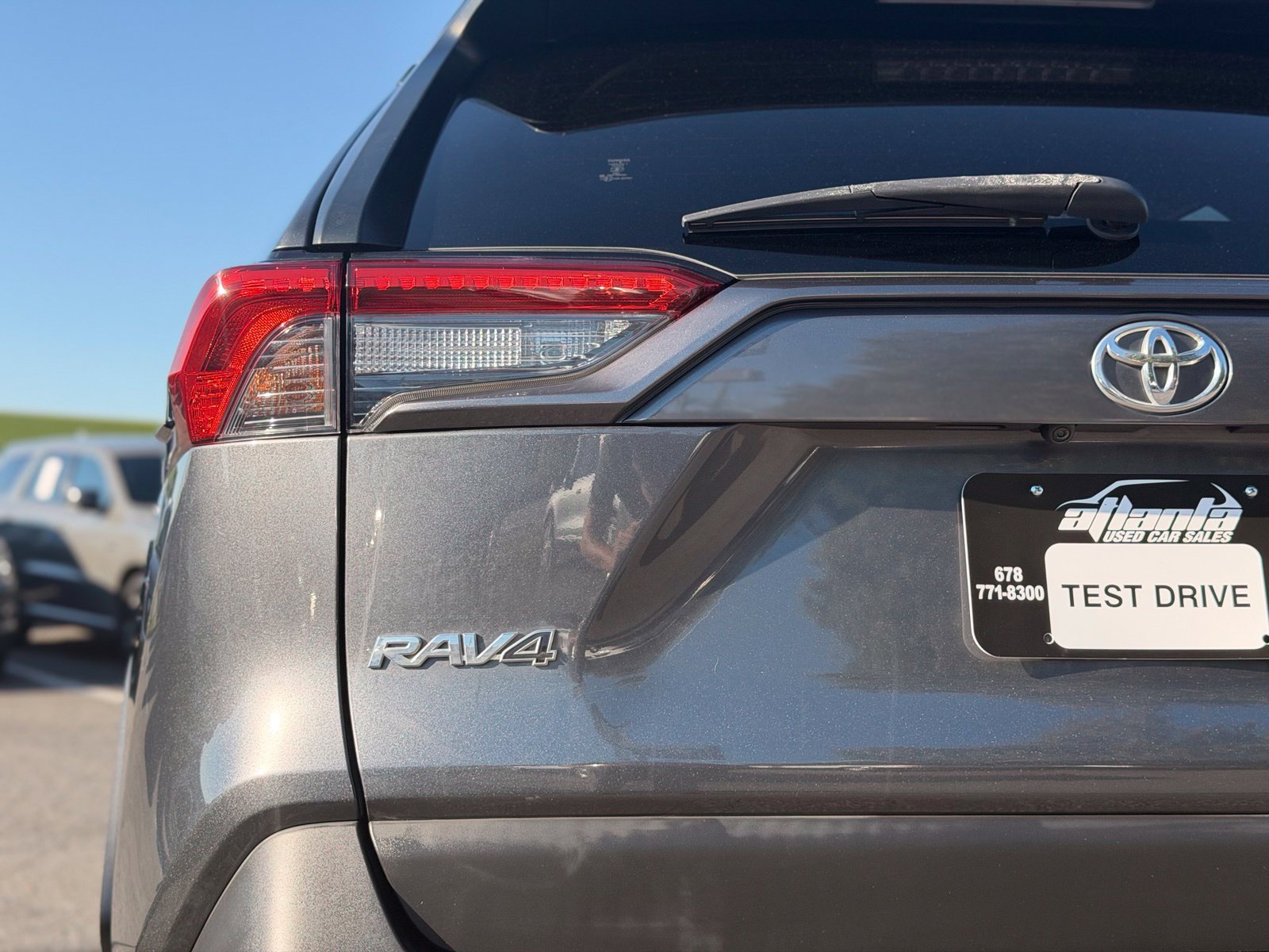 Used 2019 Toyota RAV4 XLE Premium FWD image 9