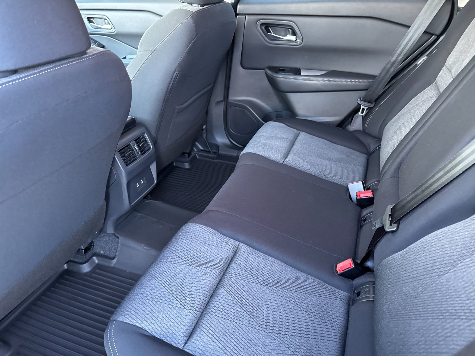 New 2026 Nissan Rogue SV AWD/4WD image 12
