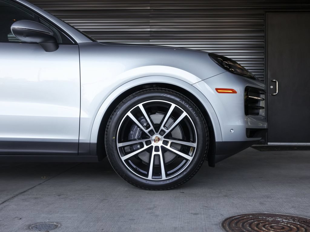 Certified 2026 Porsche Cayenne AWD/4WD image 15