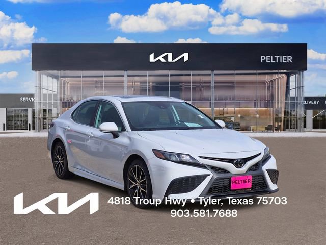 Used 2022 Toyota Camry SE w/ Convenience Package FWD image 1