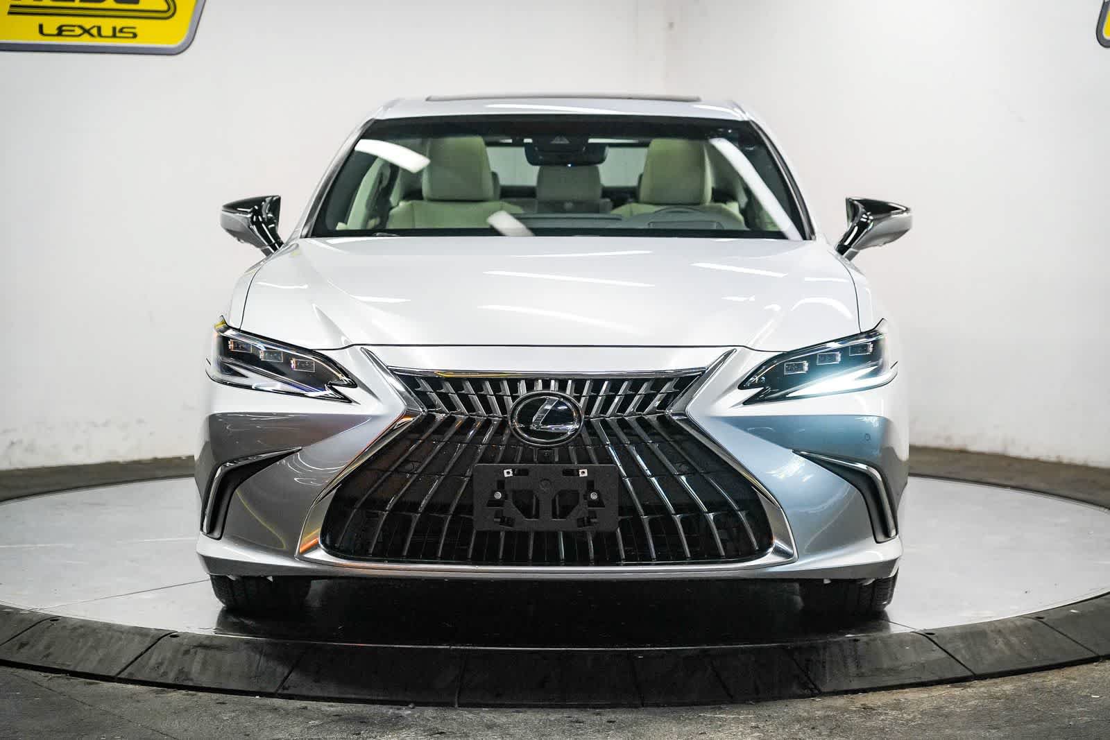 Used 2025 Lexus ES 300h w/ Accessory Package (Z2) FWD image 8
