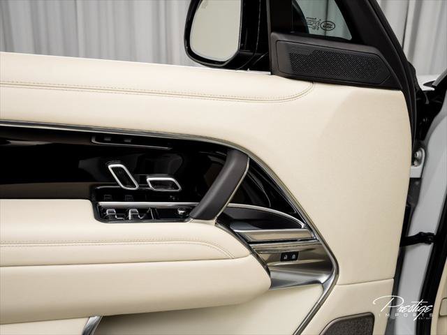 Used 2025 Land Rover Range Rover Autobiography AWD/4WD image 19