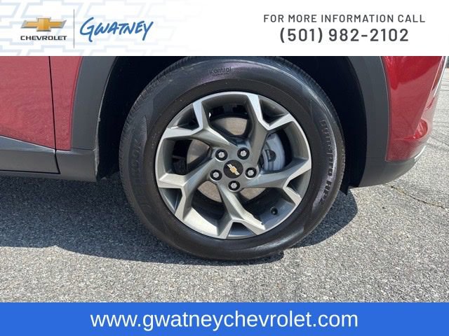 Used 2025 Chevrolet Trax LT w/ LT Convenience Package image 10