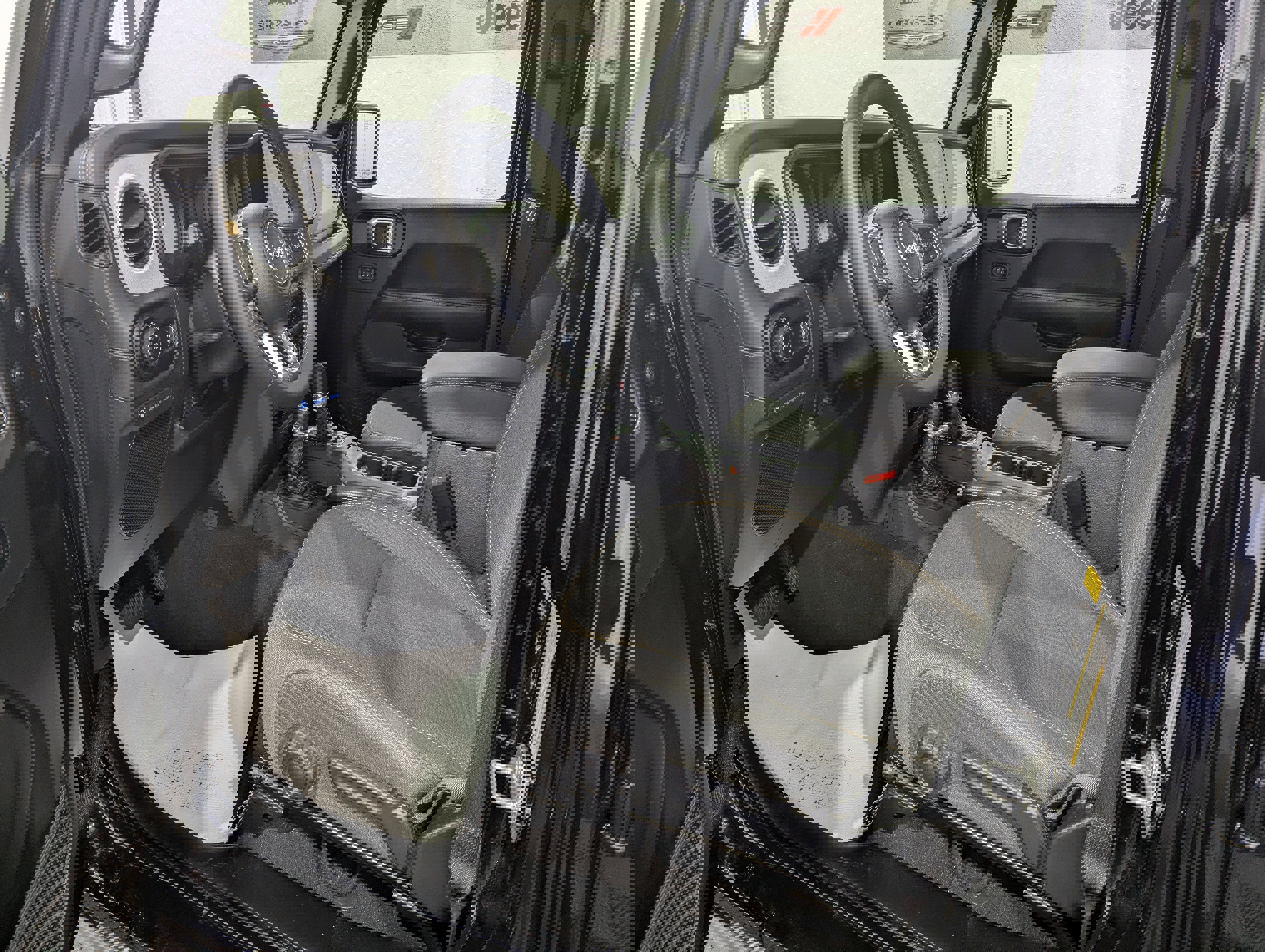 Used 2025 Jeep Wrangler Unlimited Sahara image 13