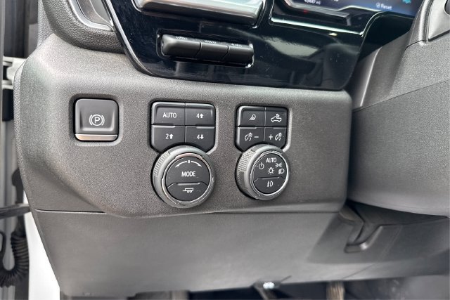Used 2024 Chevrolet Silverado 3500 High Country w/ High Country Premium Package AWD/4WD image 17