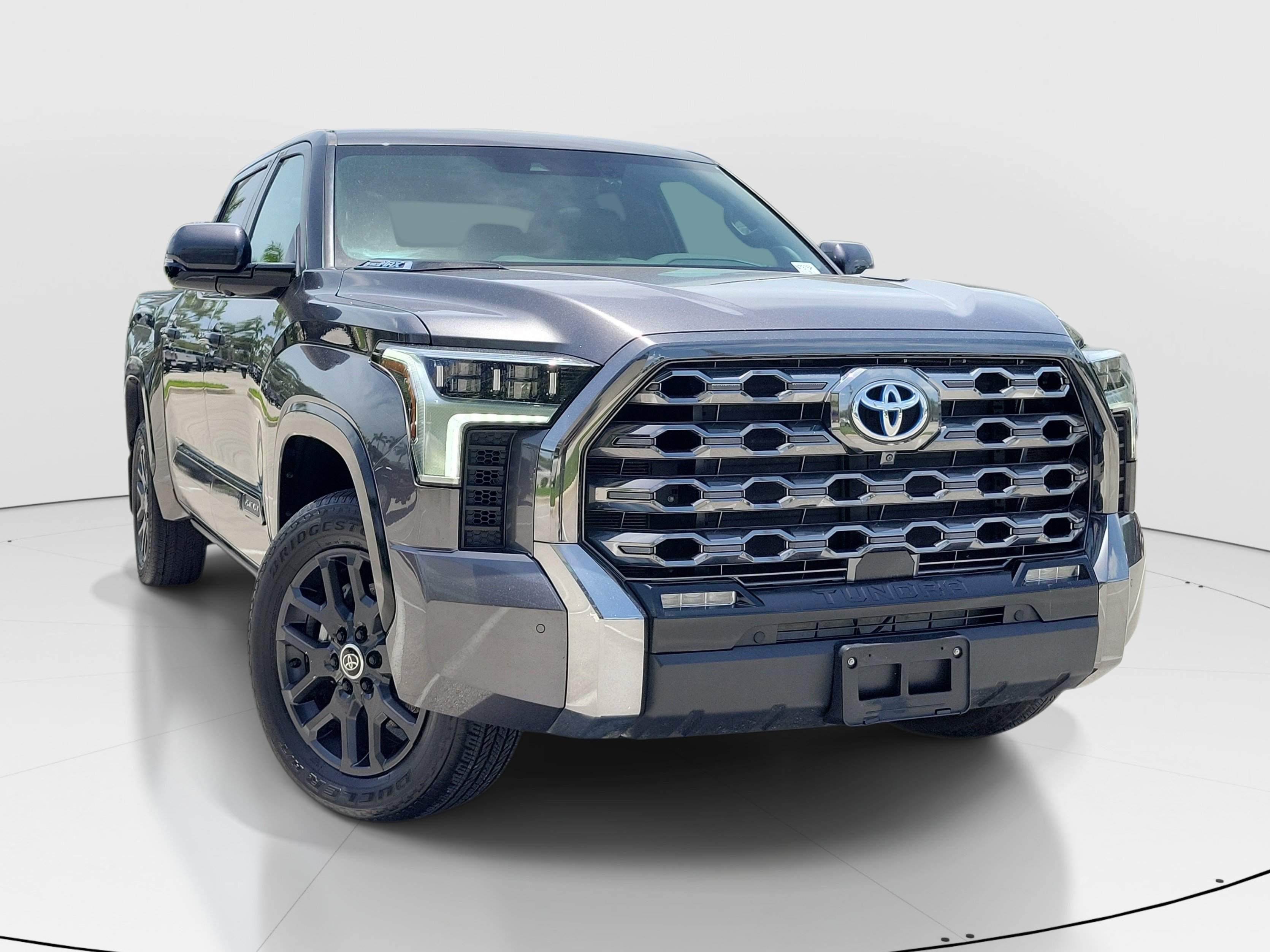 Used 2024 Toyota Tundra Platinum AWD/4WD image 2
